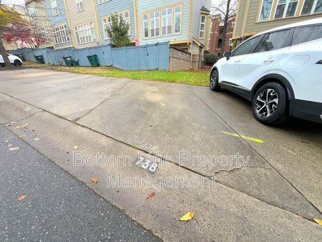 Building Photo - 738 Garden District Dr