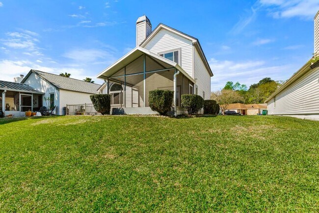 Building Photo - Charming Waterfront Home in Southside