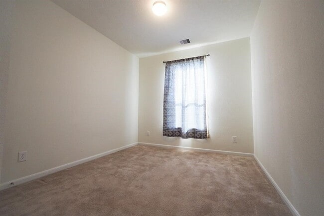 Building Photo - 4426 S Vineyard Mdw Ln