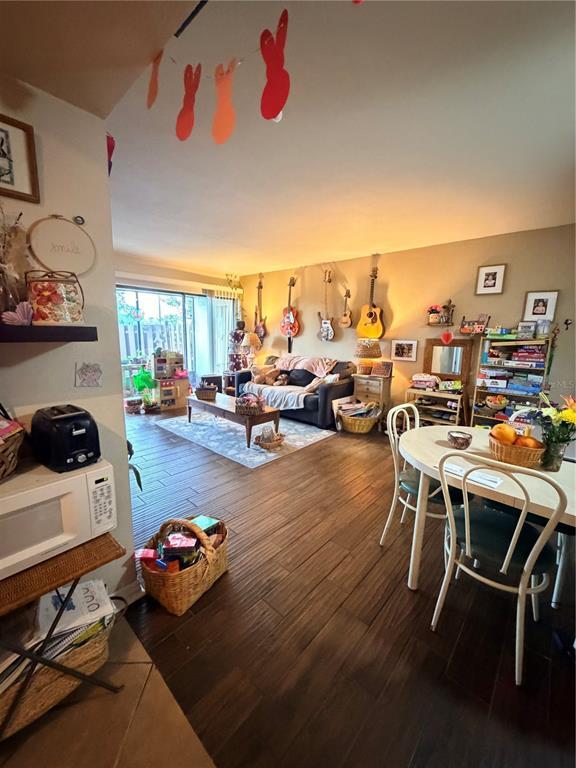 Building Photo - 720 N Village Dr