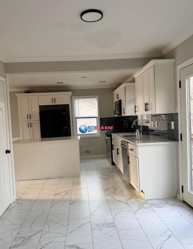 Building Photo - Newly RENOVATED 4-bedroom house with finished basement in Lilburn