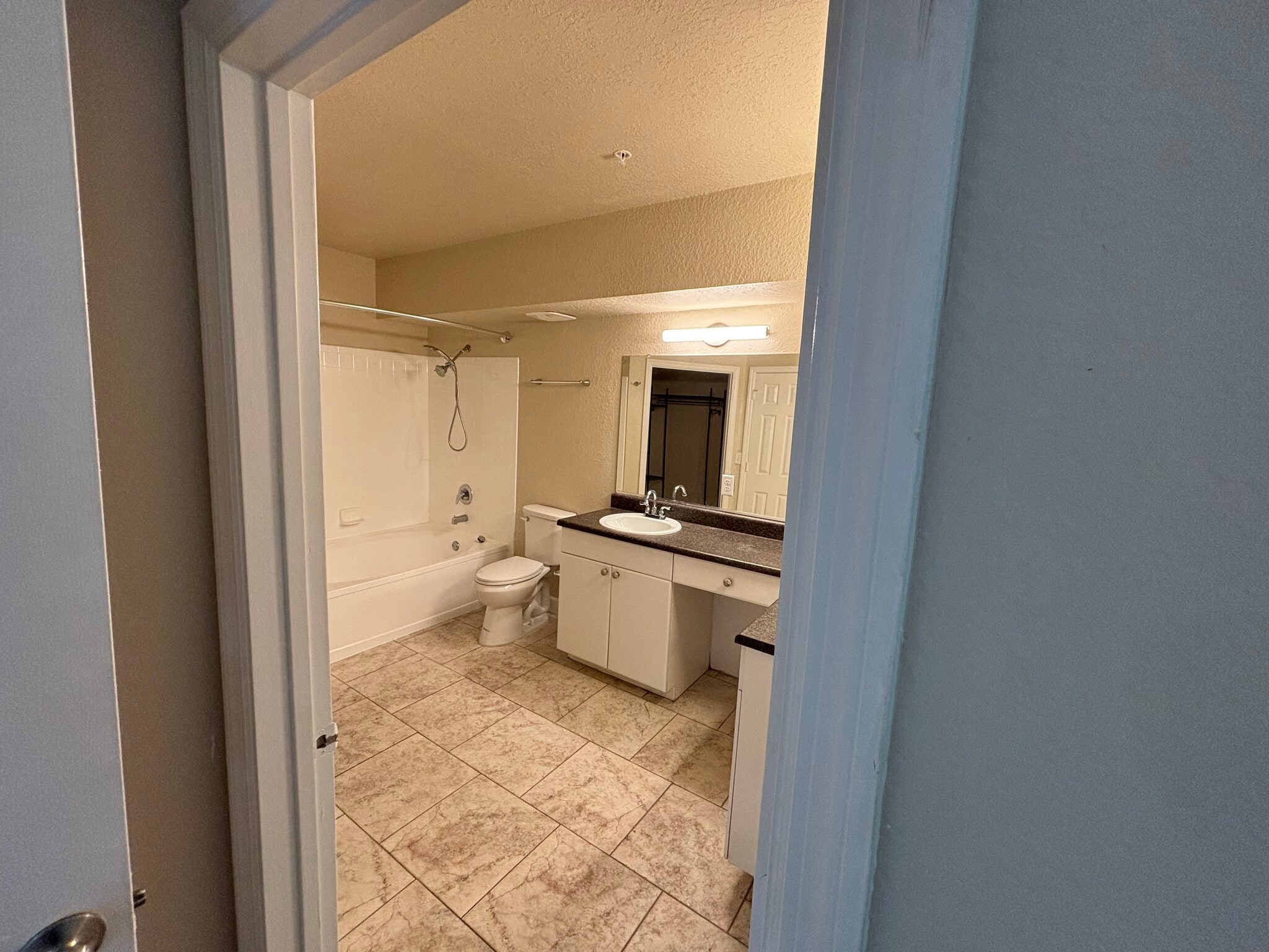 Building Photo - 206 E South St