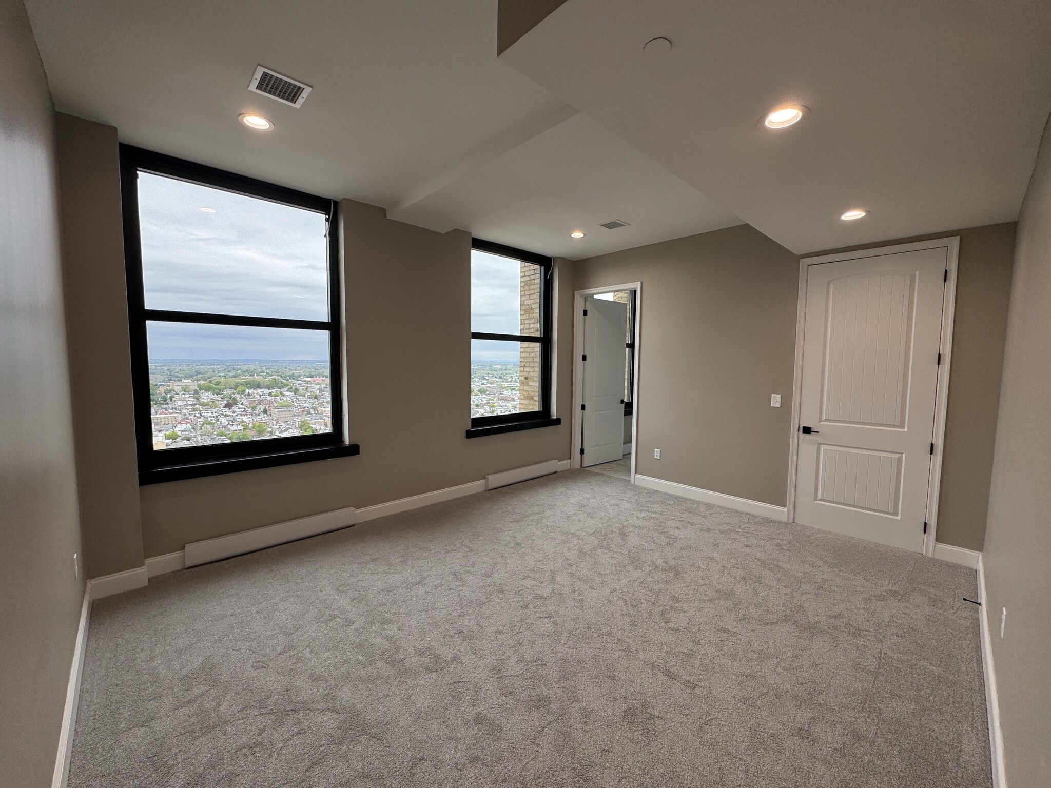 Building Photo - 2 N 9th St