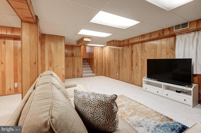 Building Photo - 8805 Honeybee Ln