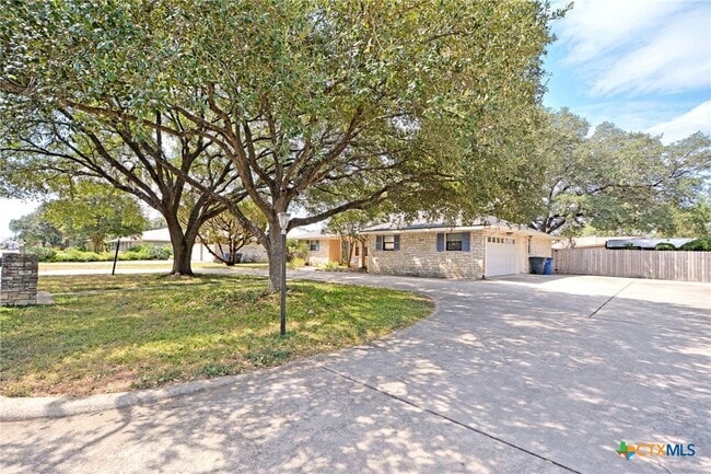 Building Photo - 1215 Clearwater Dr