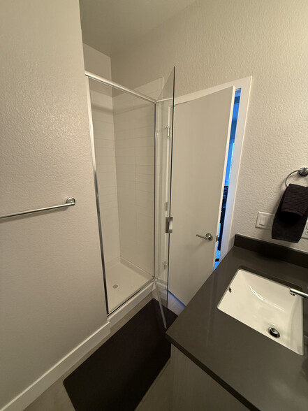 Floor Level Bathroom/S - 5695 W 11th Pl