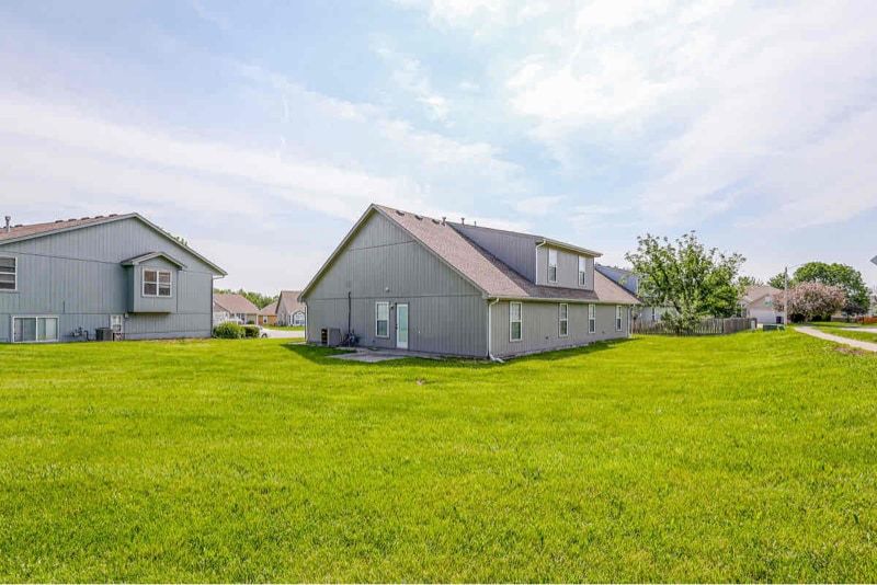 Building Photo - 232 SW Chartwell Cir