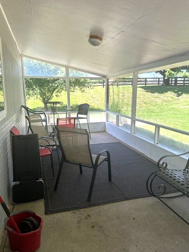 Building Photo - Country Living in Fayette County           20260515