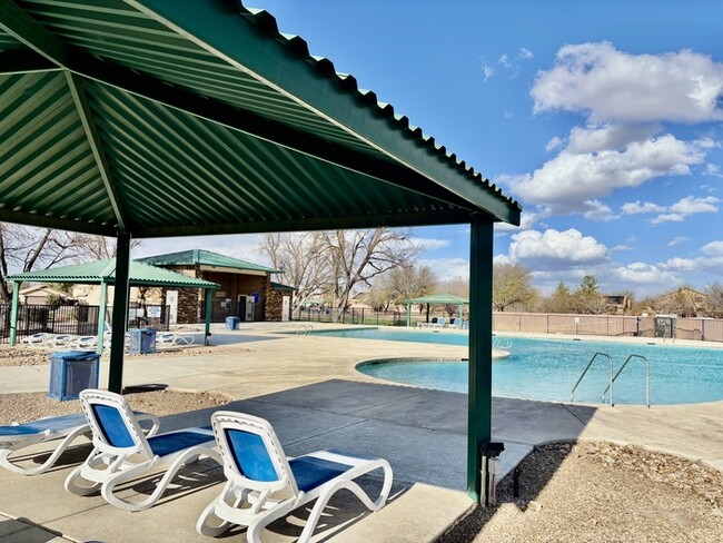 Building Photo - Sahuarita Beauty !