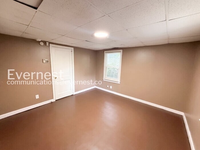 Building Photo - 1412 Woodward Rd