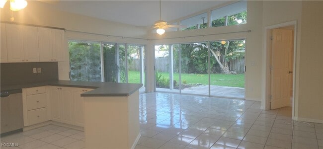 Building Photo - 526 102nd Ave N