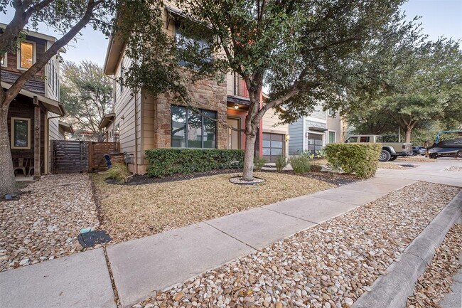 Building Photo - 904 Freewater Ln