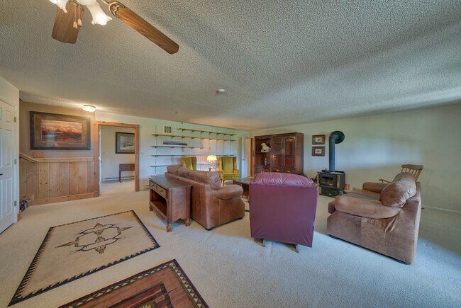 Building Photo - 9 Juniper Ln