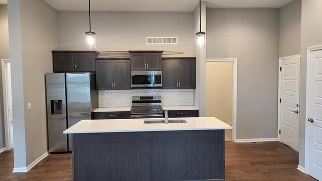 Building Photo - Maintenance free living in Blue Valley School district