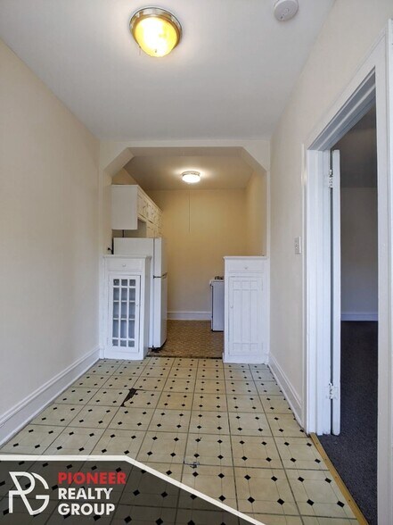 Building Photo - 4857 N Damen Ave