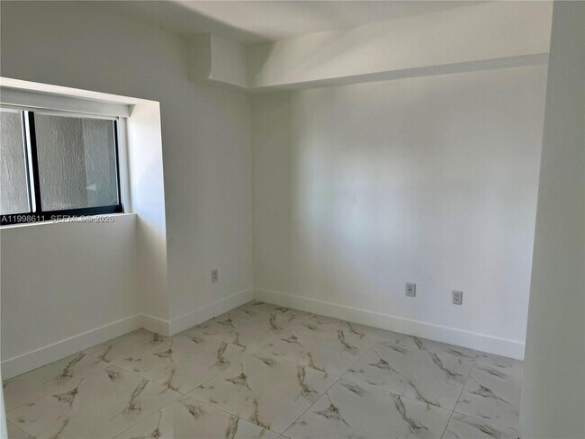 Building Photo - 460 NE 28th St