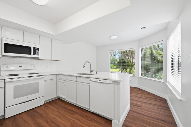 Building Photo - 114 Gleneagles Dr