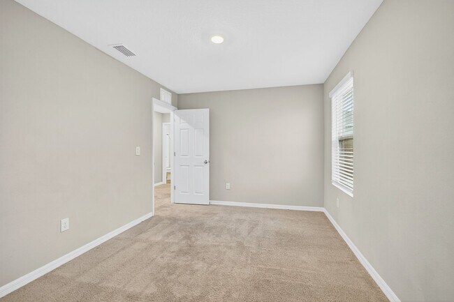 Building Photo - Brand New 4 Bed Now Available!