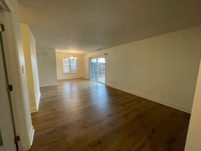 Building Photo - 5918 S Willow Way