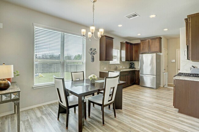 Building Photo - 5687 Heron Dr