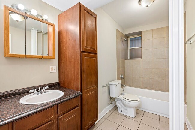Building Photo - 4851 S Prairie Ave | Jim Sears
