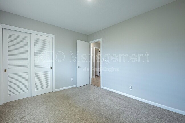 Building Photo - 3080 Southdale Dr