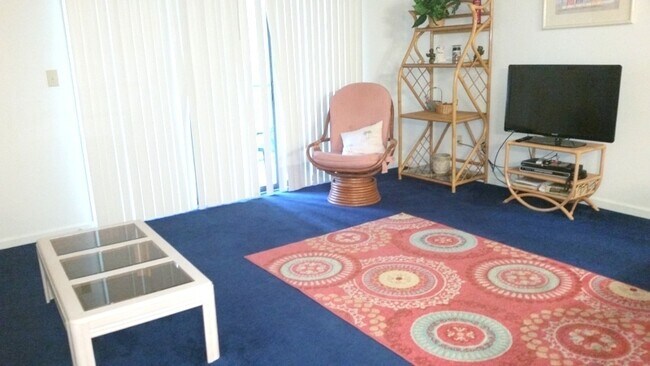 Building Photo - Golf Colony Unit 21F