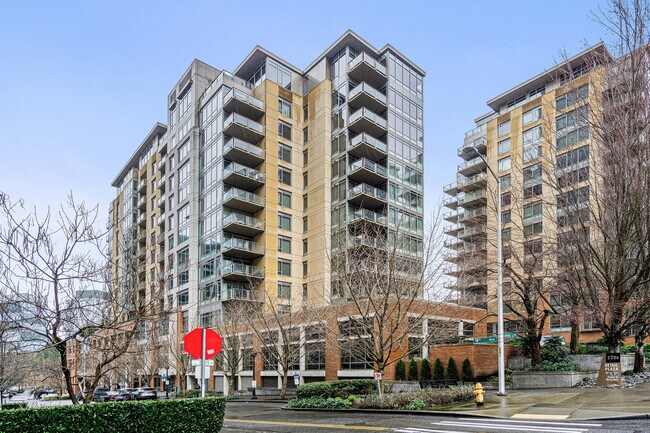 Building Photo - 900 Lenora St