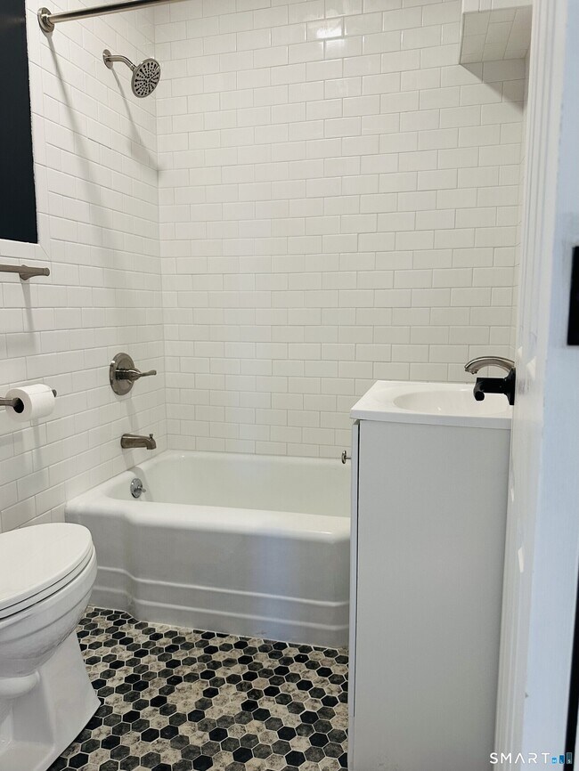 Building Photo - 67 Burke St