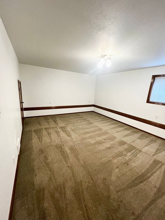 Building Photo - **** Application pending ****