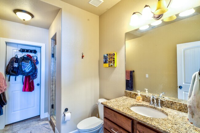 Building Photo - 1085 Diamond Rim Dr