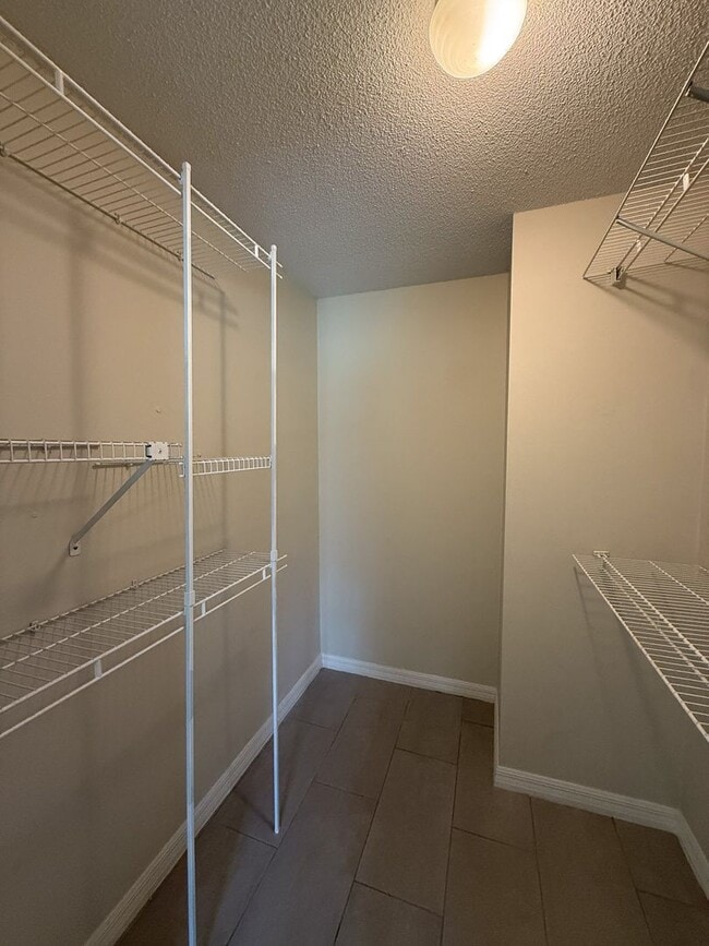 Building Photo - 4719 Silver Cir