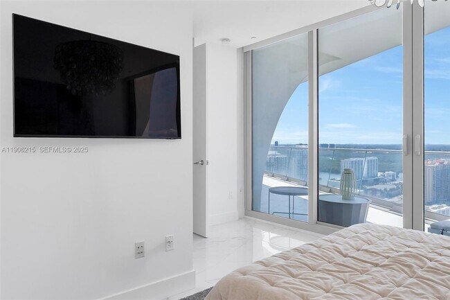 Building Photo - 16901 Collins Ave