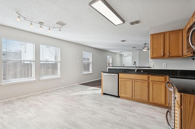 Building Photo - 8201 Canoe Ridge Ln