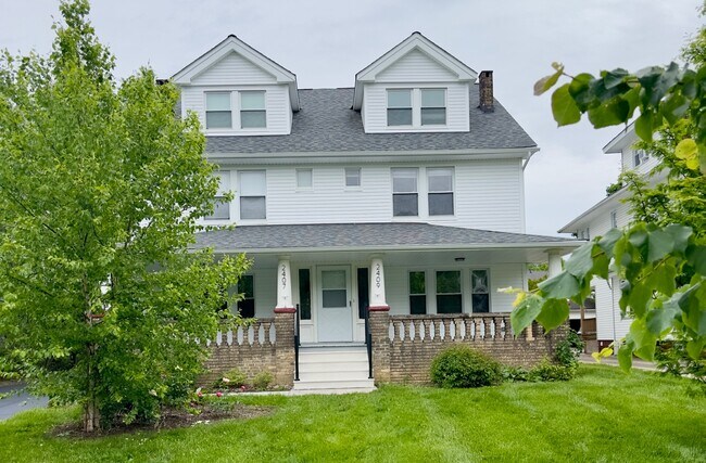 Building Photo - 2407 Woodmere Dr