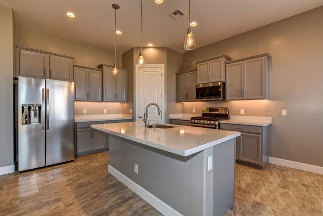 Building Photo - Beautiful large 3x2 home in Granite Dells Estates - Dog friendly