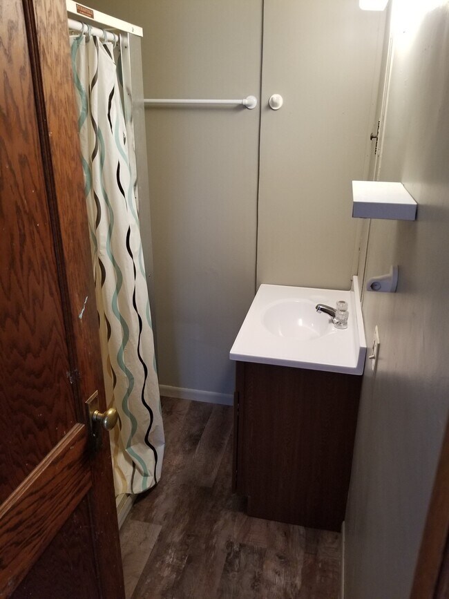 Building Photo - 405 12th St NW