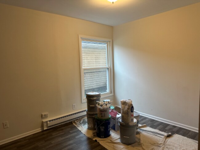 Building Photo - 924 E Willow St