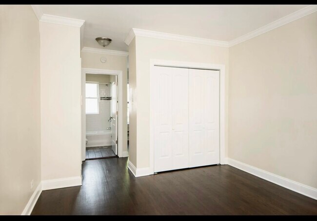 Building Photo - 3821 N Greenview Ave