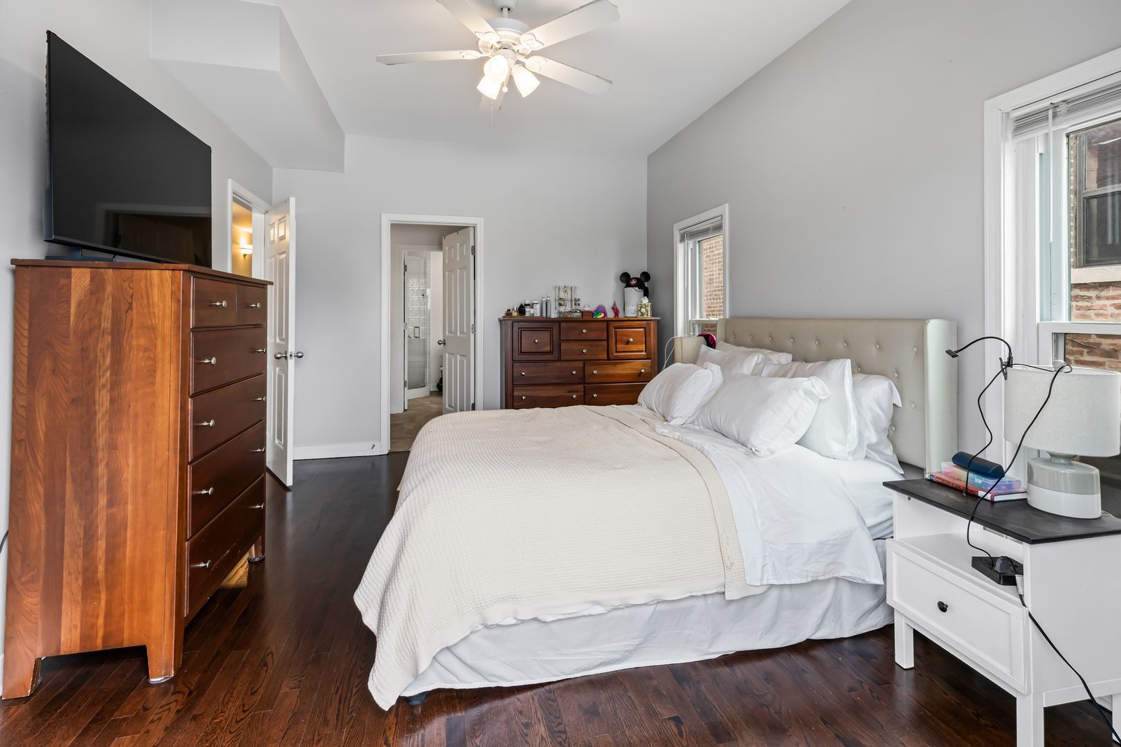 Building Photo - 811 W Superior St