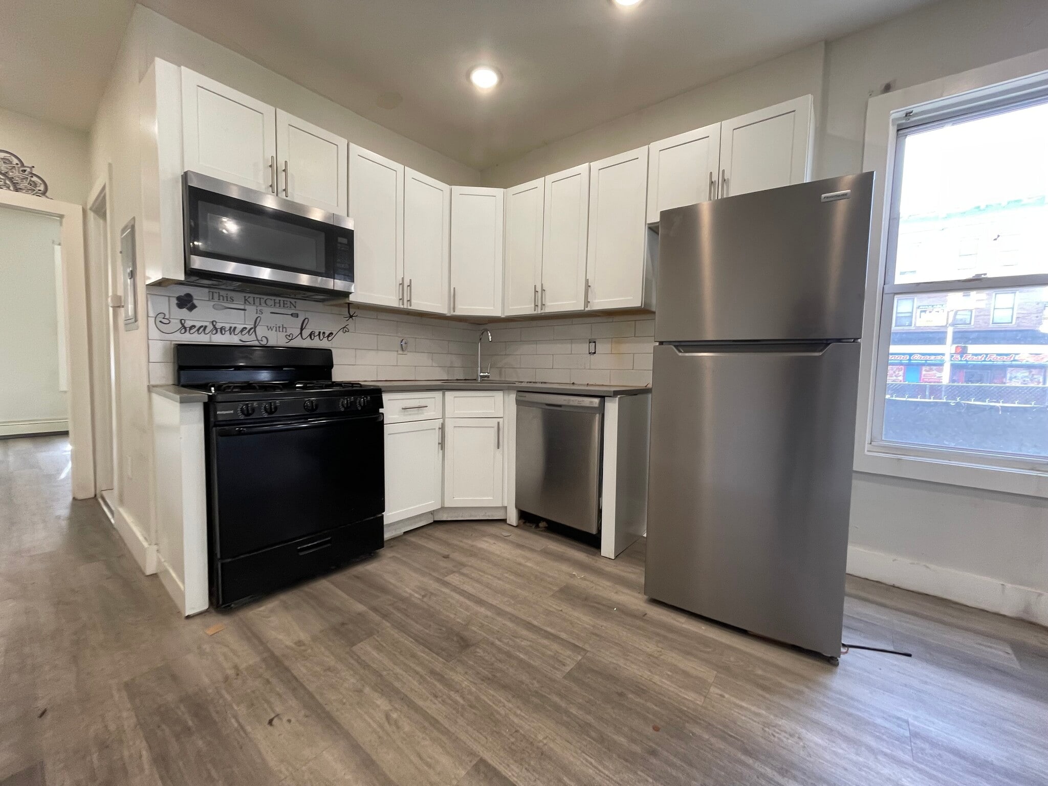 191 Wegman Pkwy 1R - 187 Wegman Pky
