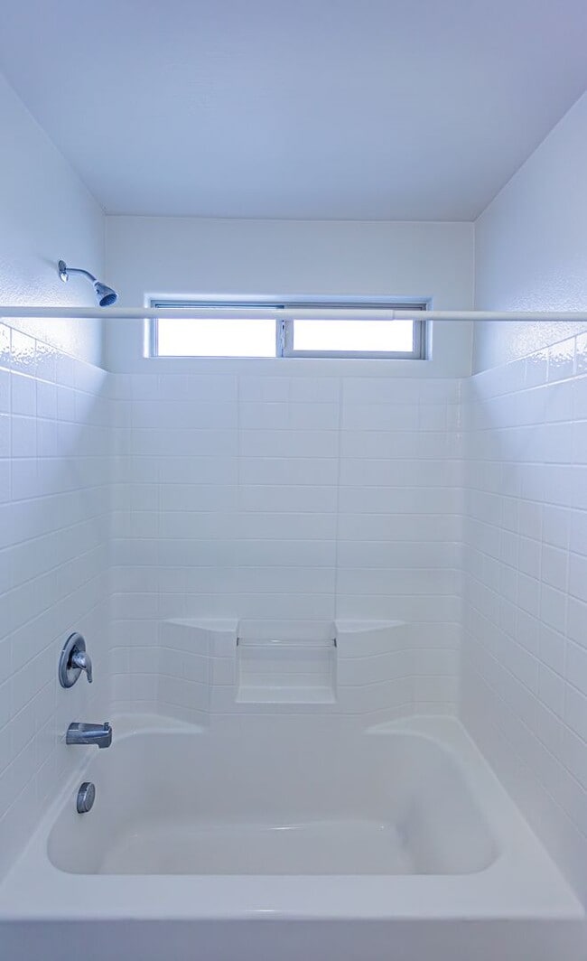 Building Photo - 4 Bedroom home located in Mountain's Edge