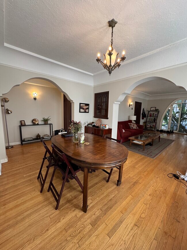 Building Photo - 341 N Curson Ave