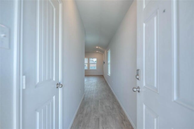 Building Photo - 204 Rockbridge Dr