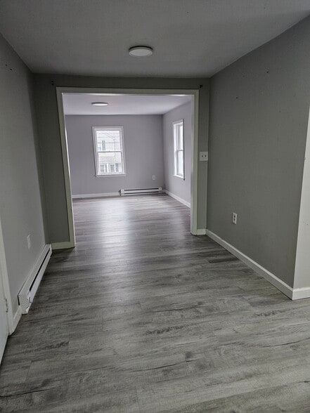Building Photo - 128 Henderson St
