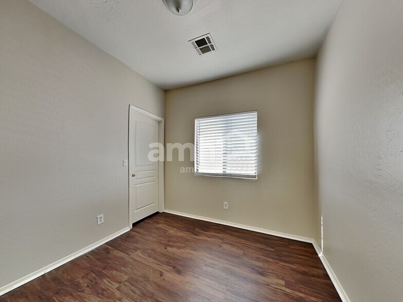 Building Photo - 6506 S 10th Dr