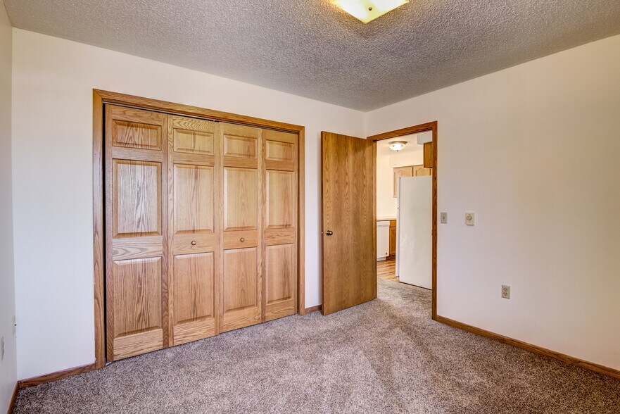 Building Photo - 2804 Edgewood Dr