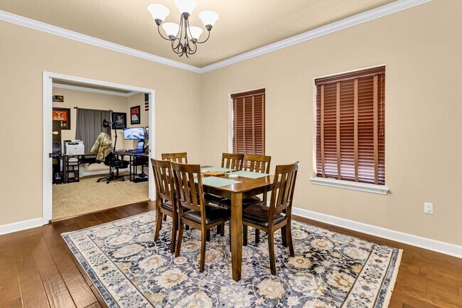 Building Photo - 5 Bedrooms in Crestview!!