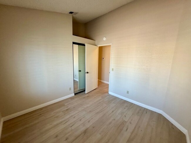 Building Photo - Beautifully Updated 3-Bedroom Home with Ne...