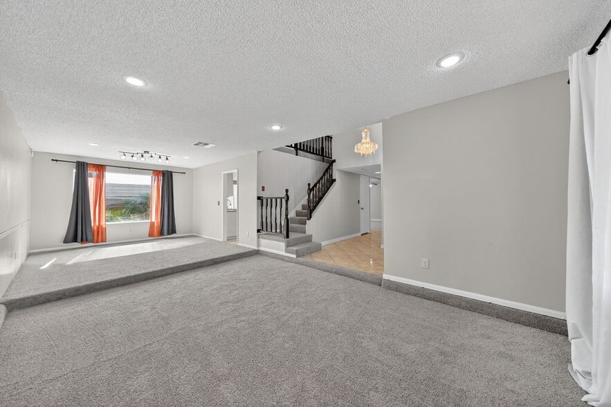 Building Photo - 389 Summer Creek Ct